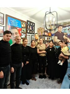 image-sehid-terlan-memmedovun-ailesini-ziyaret-heic-6