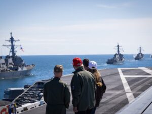 image-trump-nos-250-anos-da-u-s-navy-4-1024x683-1