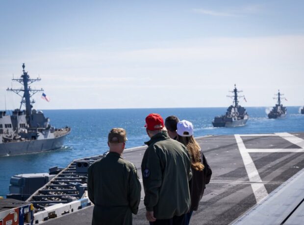 image-trump-nos-250-anos-da-u-s-navy-4-1024x683-1