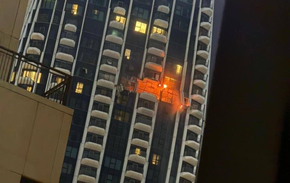 Dubayda dron yaşayış binasına düşüb